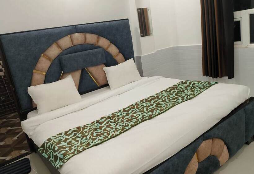 Отель Avexia Kanha Residency