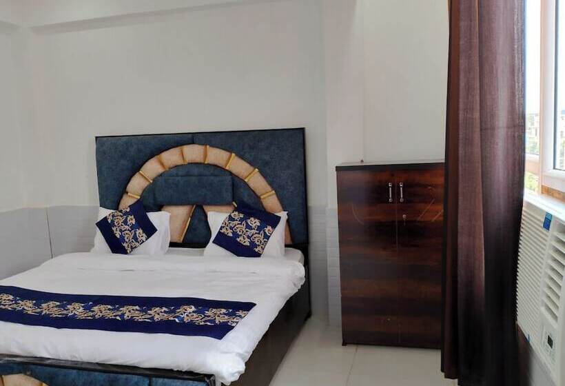 Отель Avexia Kanha Residency