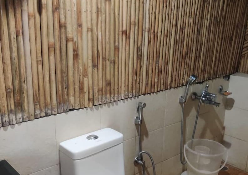 Hotel Misty Oaks Resorts