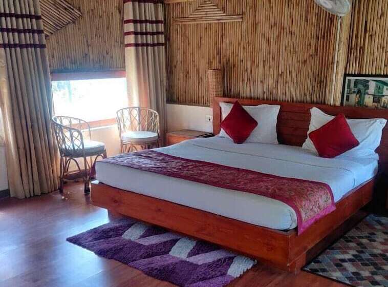 Hotel Misty Oaks Resorts