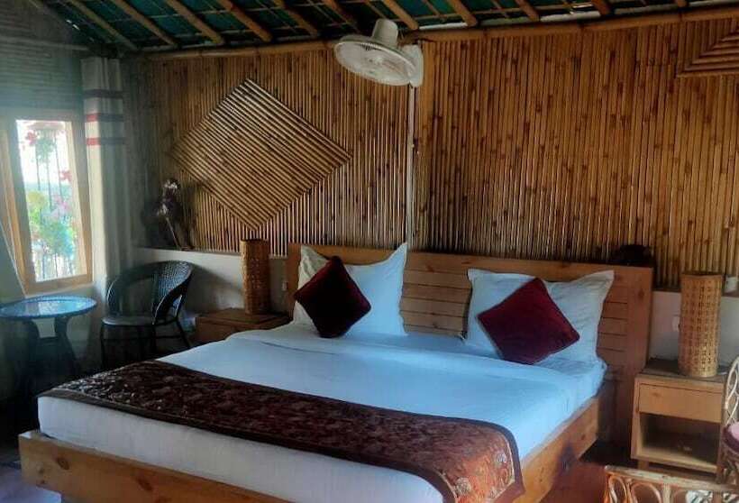 Hotel Misty Oaks Resorts