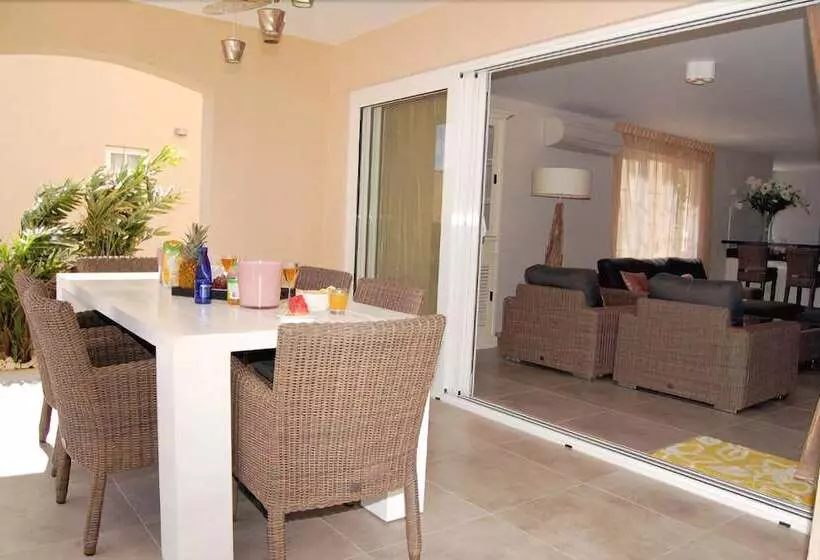 هتل Ocean Resort Apartment Pelican
