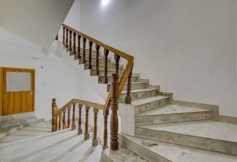 Itsy Hotels Satya Shree