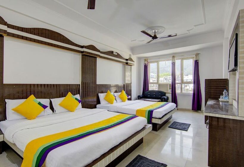 Itsy Hotels Satya Shree