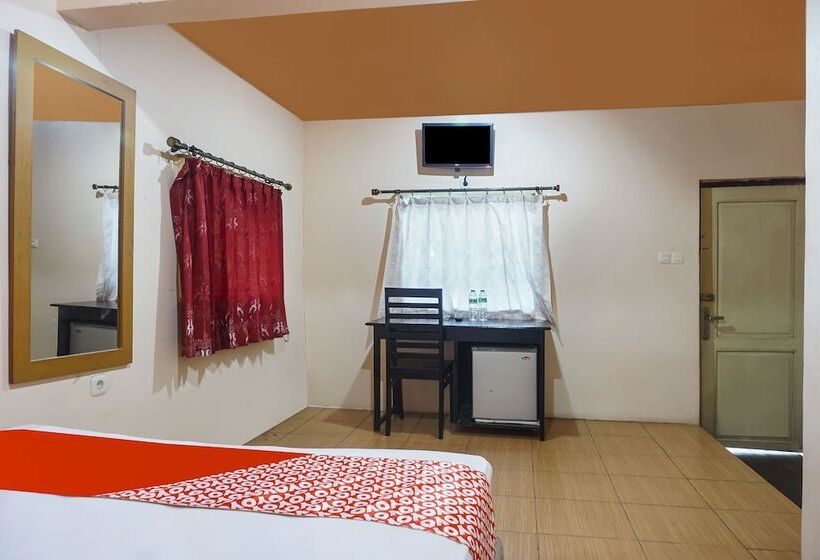 בית מלון כפרי Makassar Cottage By Oyo