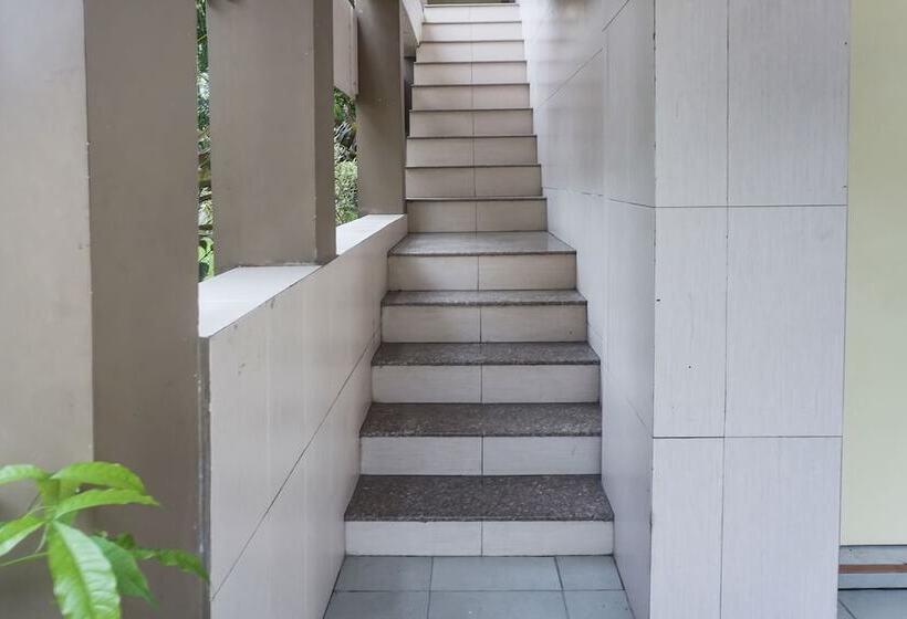 בית מלון כפרי Makassar Cottage By Oyo