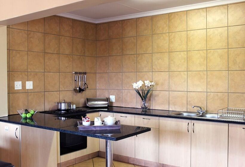 Hotel Monateng Safari Lodge