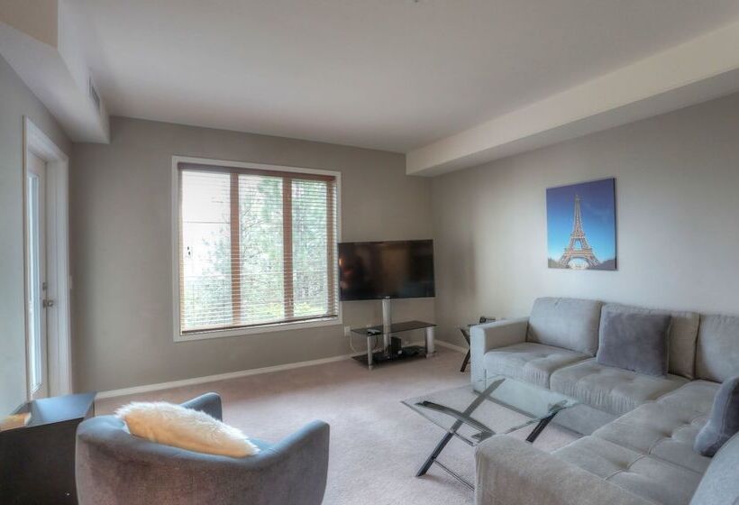 Hotel Pinnacle Pointe By Kvr