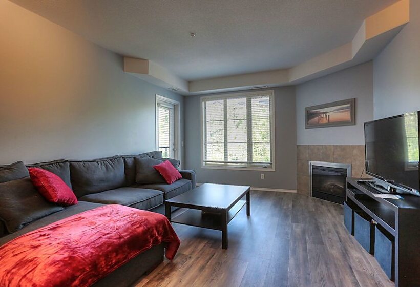 Hotel Pinnacle Pointe By Kvr