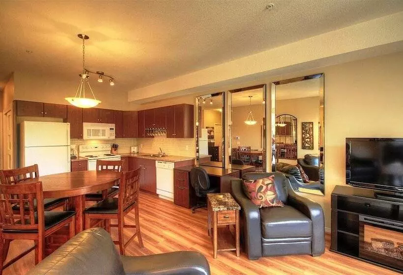 هتل Pinnacle Pointe By Kvr