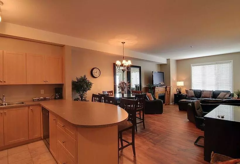 هتل Pinnacle Pointe By Kvr