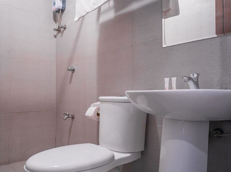 هتل Traveller S Inn Matina Pangi