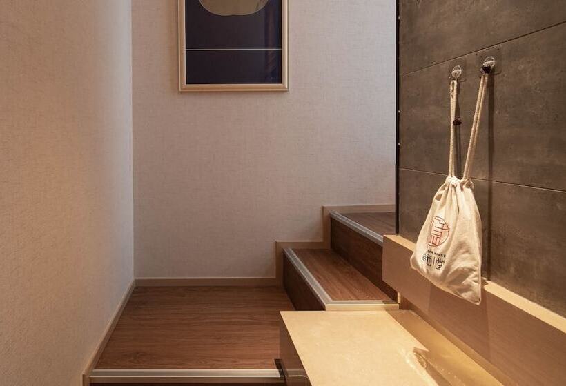 Отель The Hidden House Chengdu Taiguli Branch