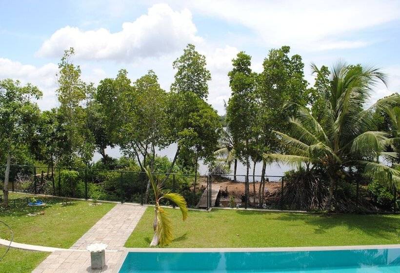 بنسيون Arahtis Lake Villa