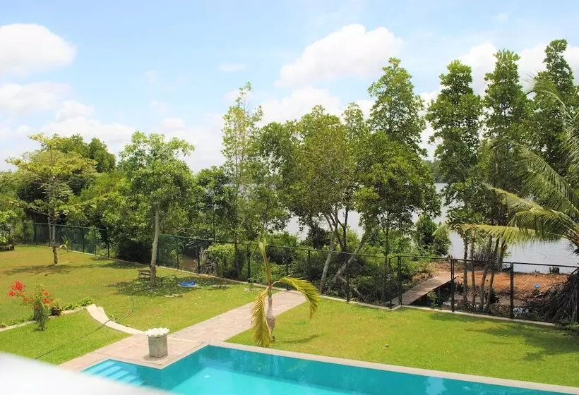 ペンション Arahtis Lake Villa