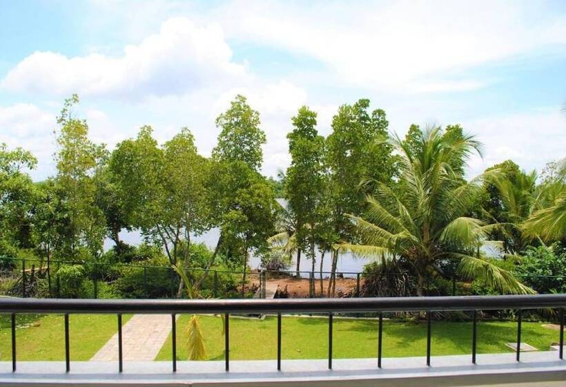 بنسيون Arahtis Lake Villa