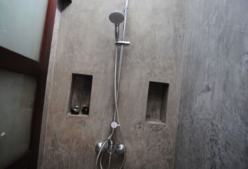 بنسيون Arahtis Lake Villa