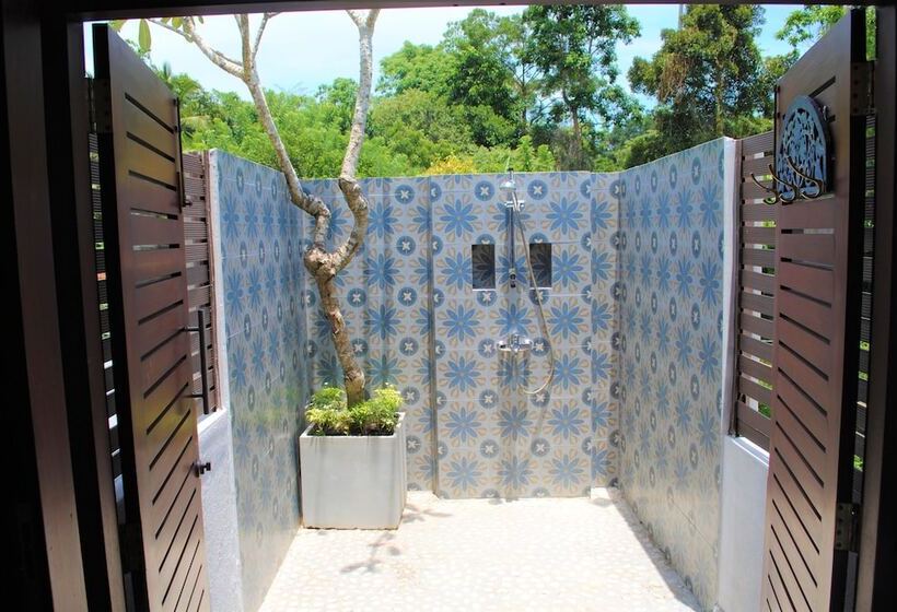 بنسيون Arahtis Lake Villa