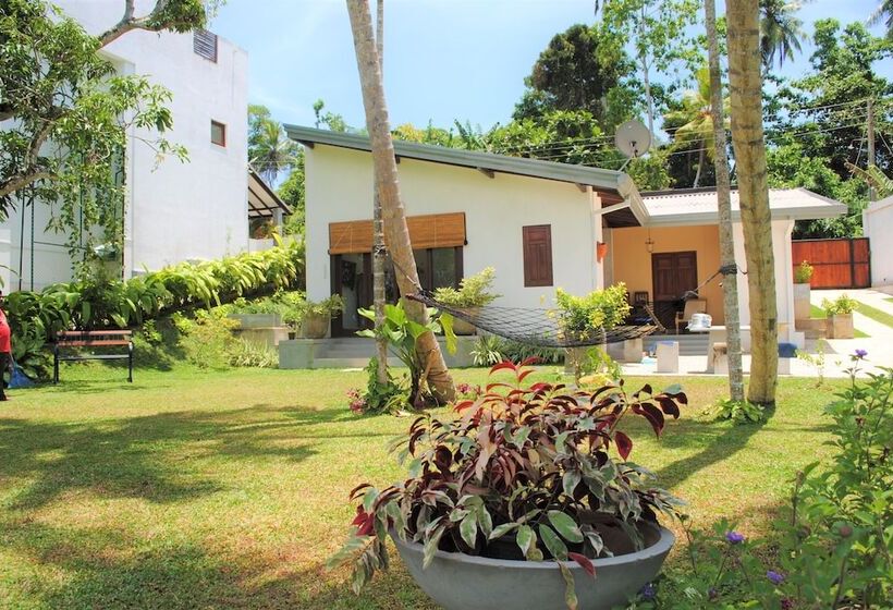 بنسيون Arahtis Lake Villa