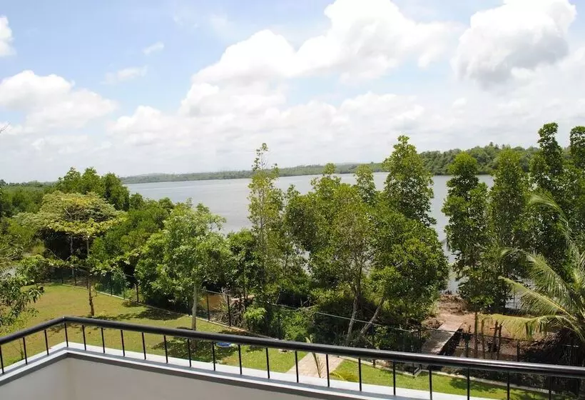 ペンション Arahtis Lake Villa