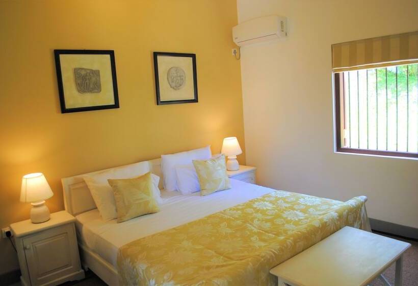 بنسيون Arahtis Lake Villa