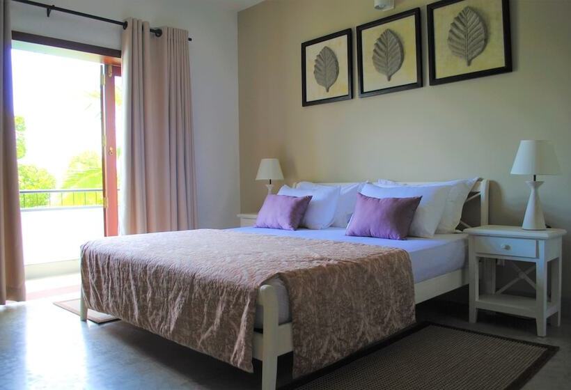 بنسيون Arahtis Lake Villa