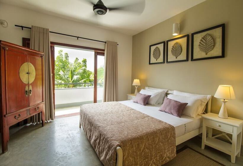 بنسيون Arahtis Lake Villa