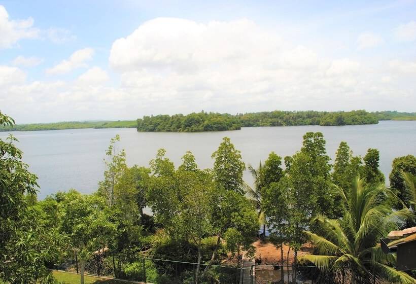 بنسيون Arahtis Lake Villa