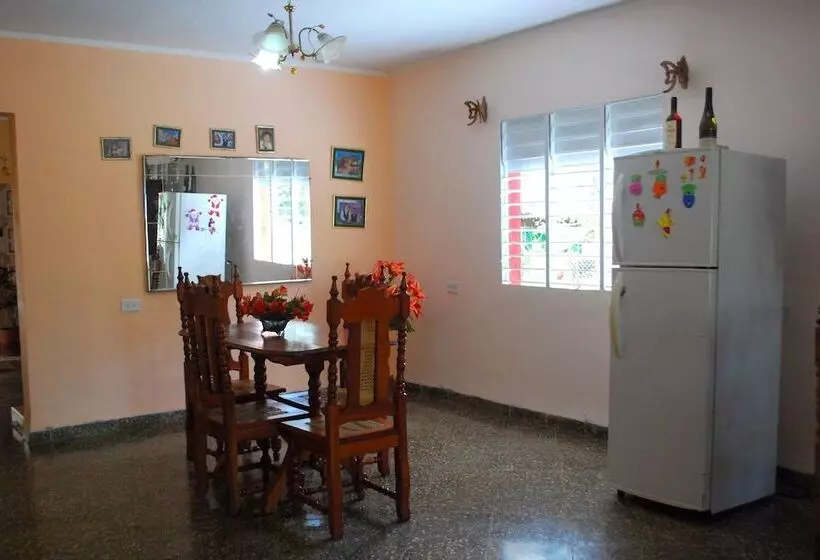 ベッドアンドブレックファースト Hostal Trujillo