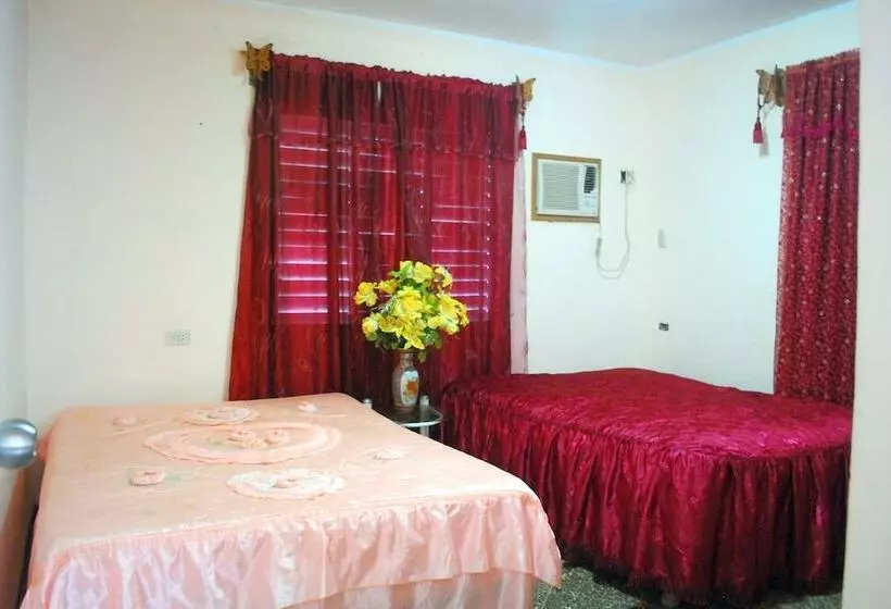 ベッドアンドブレックファースト Hostal Trujillo