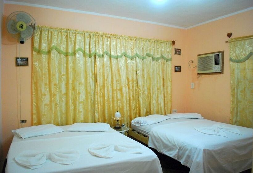 تختخواب و صبحانه Hostal Trujillo