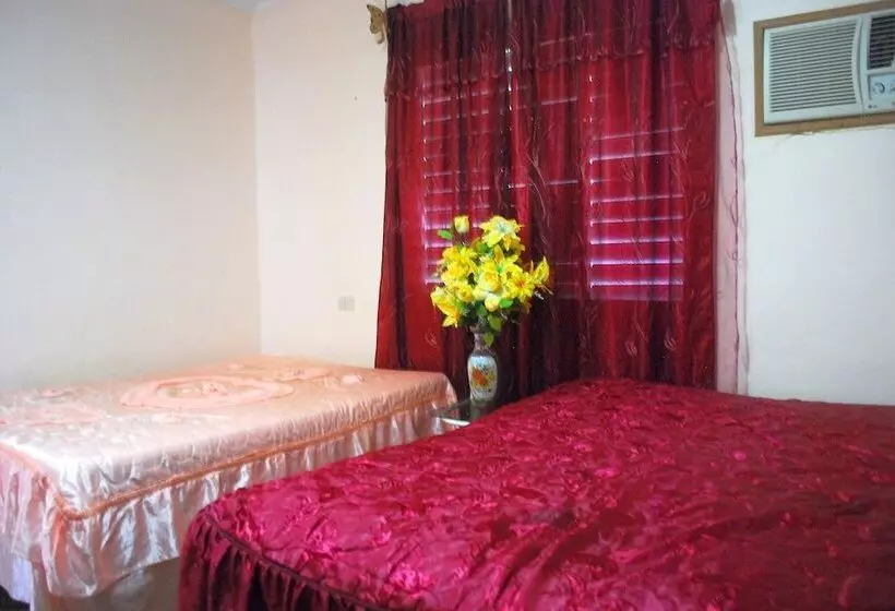 ベッドアンドブレックファースト Hostal Trujillo