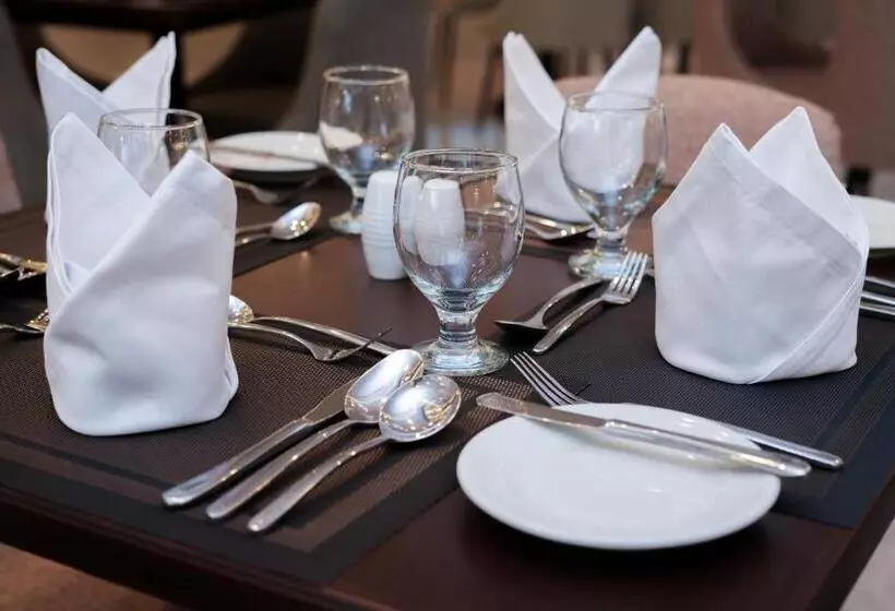 هتل Avari Xpress Skardu