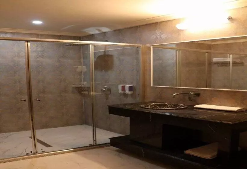 هتل Diyako Palace