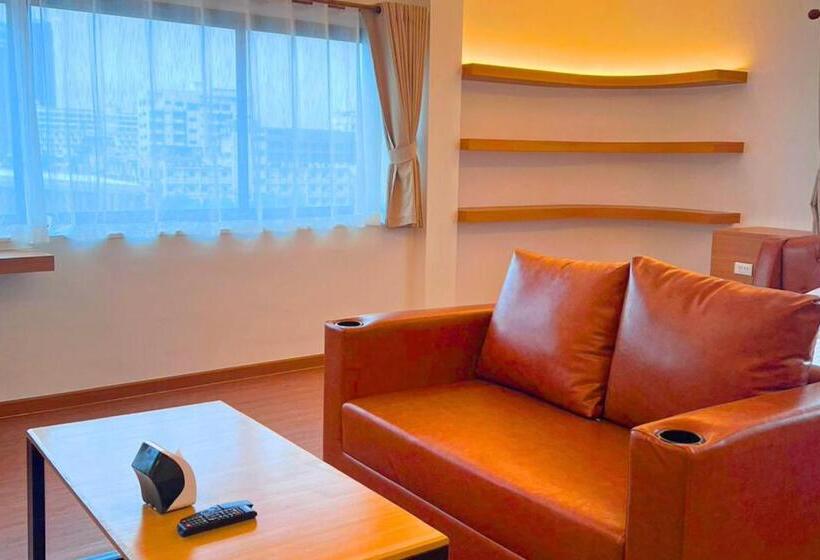 Szálloda The Lodge Pattaya