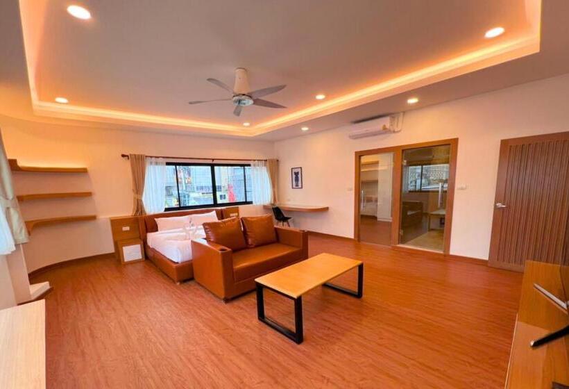 Szálloda The Lodge Pattaya