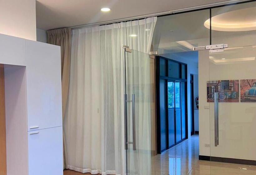 Szálloda The Lodge Pattaya