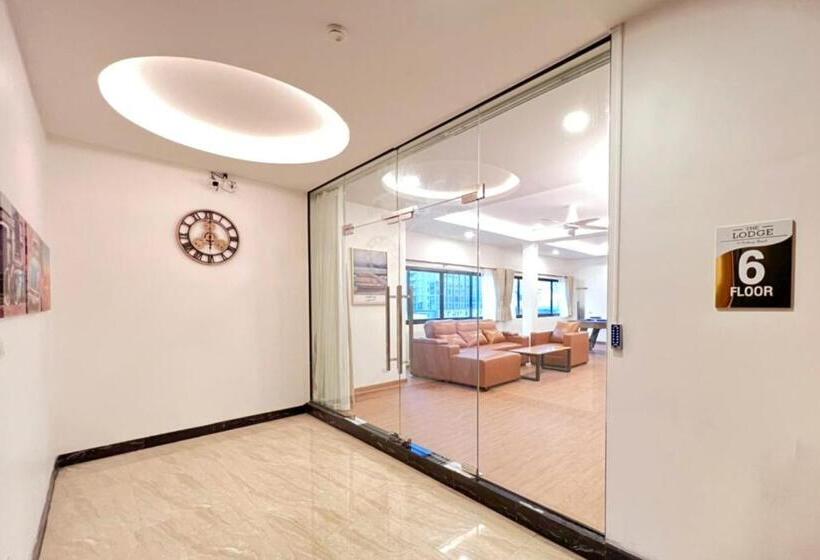 Szálloda The Lodge Pattaya