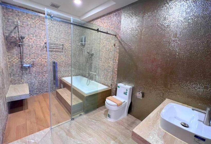 Szálloda The Lodge Pattaya