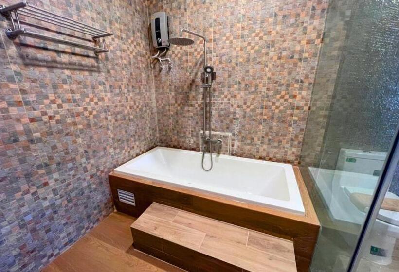 Szálloda The Lodge Pattaya