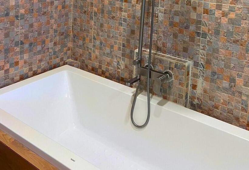 Szálloda The Lodge Pattaya