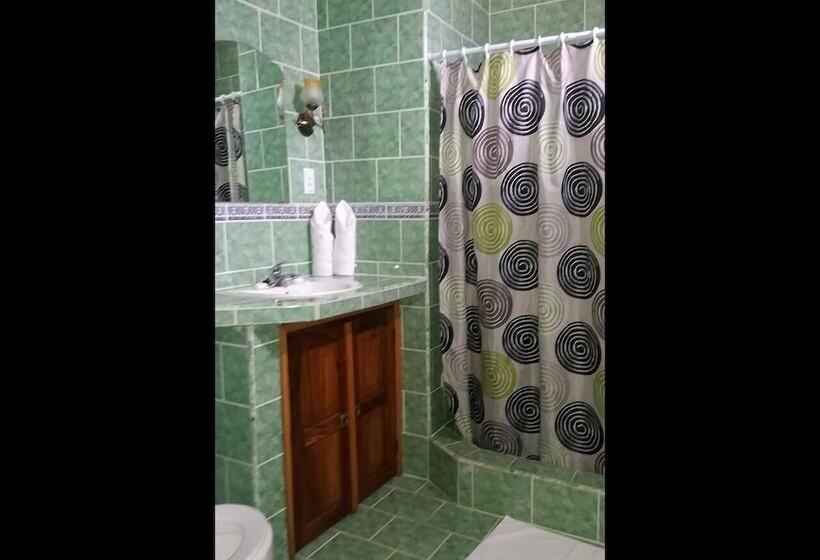 پانسیون Hostal Amelia Cienfuegos