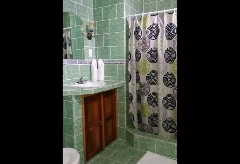 پانسیون Hostal Amelia Cienfuegos