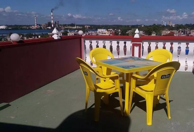 پانسیون Hostal Amelia Cienfuegos