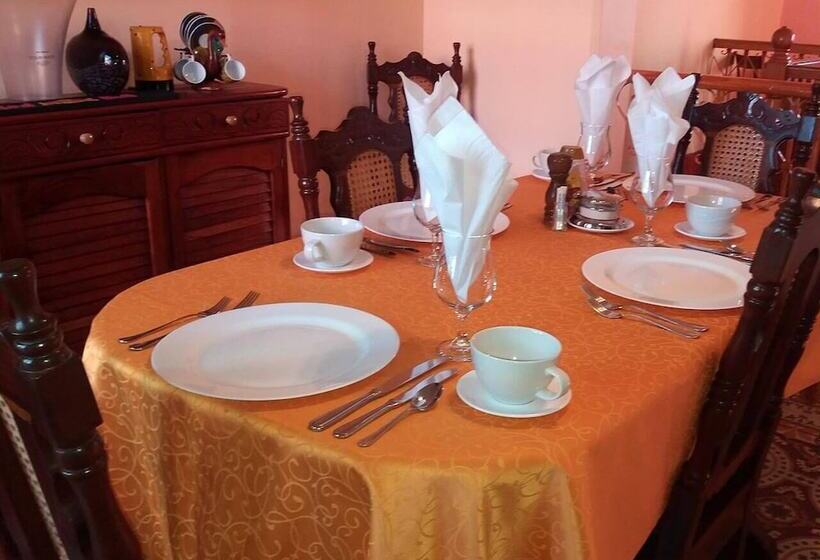 پانسیون Hostal Amelia Cienfuegos