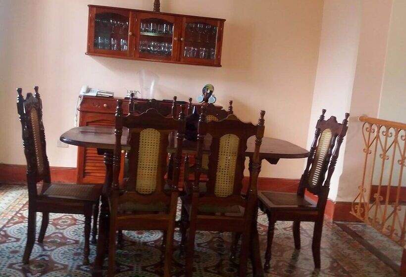 پانسیون Hostal Amelia Cienfuegos