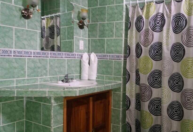 پانسیون Hostal Amelia Cienfuegos