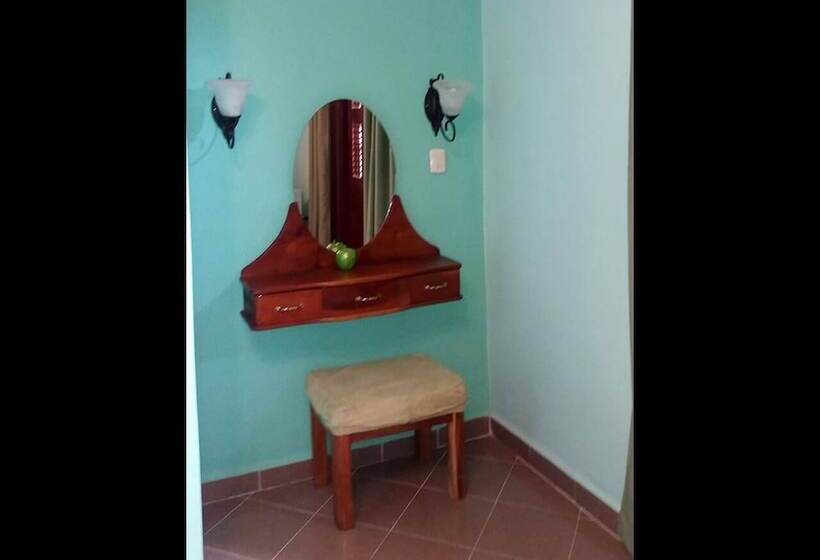 پانسیون Hostal Amelia Cienfuegos