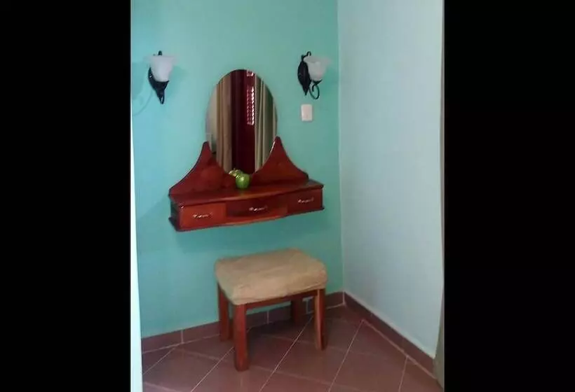 پانسیون Hostal Amelia Cienfuegos