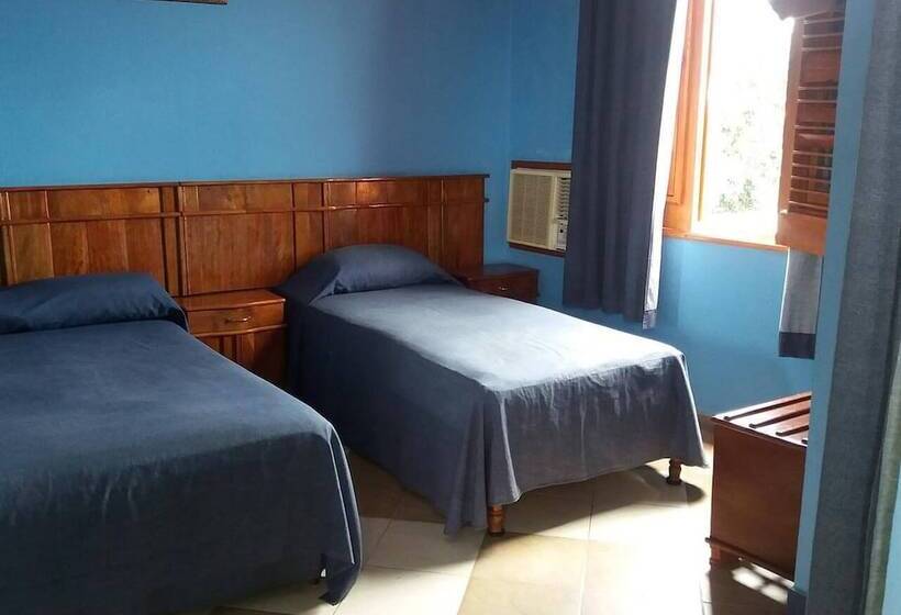 پانسیون Hostal Amelia Cienfuegos